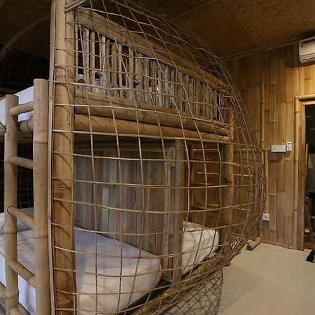 Luxury Bamboo Hostel Lodtunduh エクステリア 写真